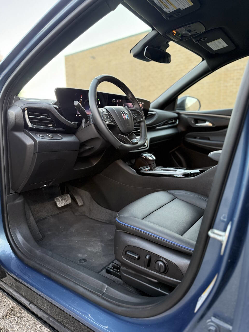 Used 2025 Buick Envista Sport Touring w/ Convenience I Package image 11