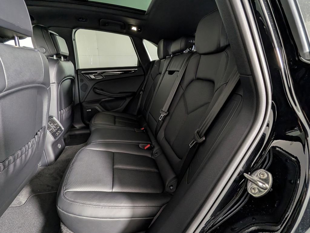 New 2026 Porsche Macan image 24