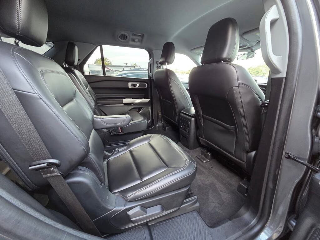 Used 2022 Ford Explorer XLT w/ Equipment Group 202A image 11