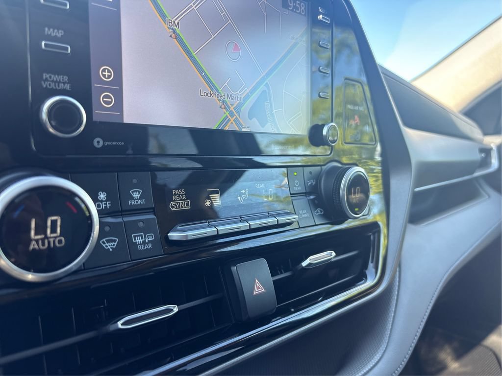 Used 2020 Toyota Highlander XLE AWD/4WD image 53