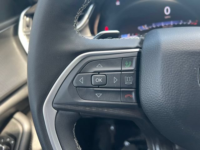 Used 2025 Jeep Grand Cherokee Altitude AWD/4WD image 9