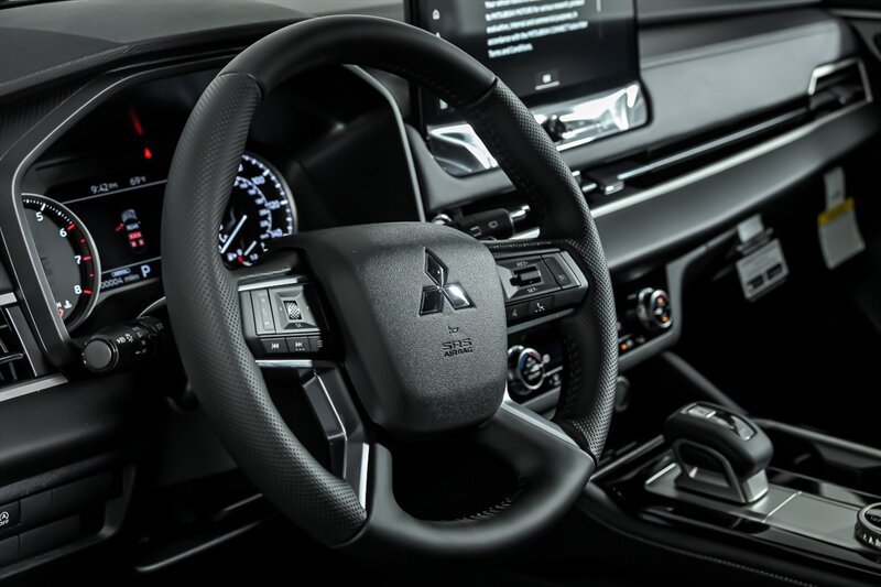 New 2026 Mitsubishi Outlander LE FWD image 16
