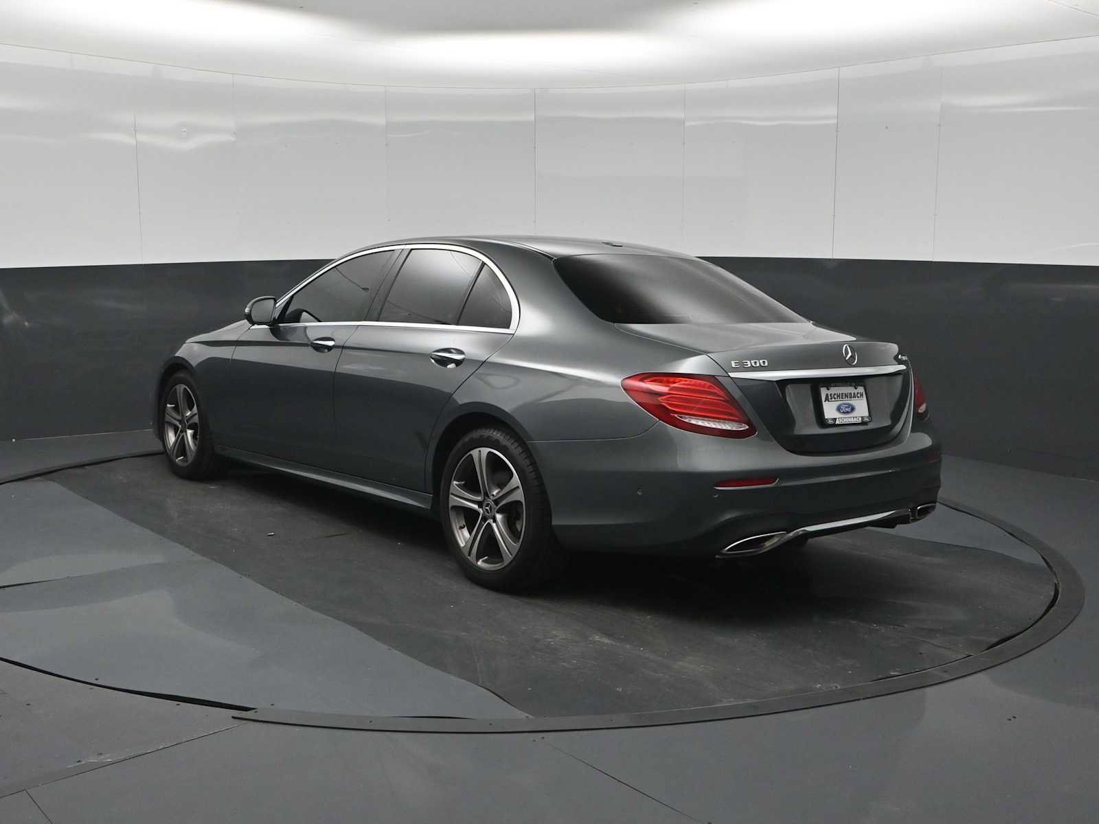 Used 2019 Mercedes-Benz E 300 4MATIC image 6