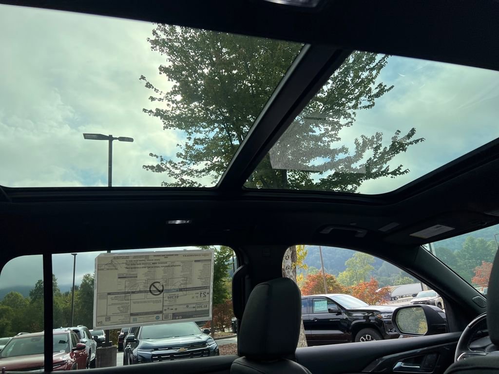New 2026 Chevrolet Traverse High Country w/ LPO, Floor Liner Package image 27