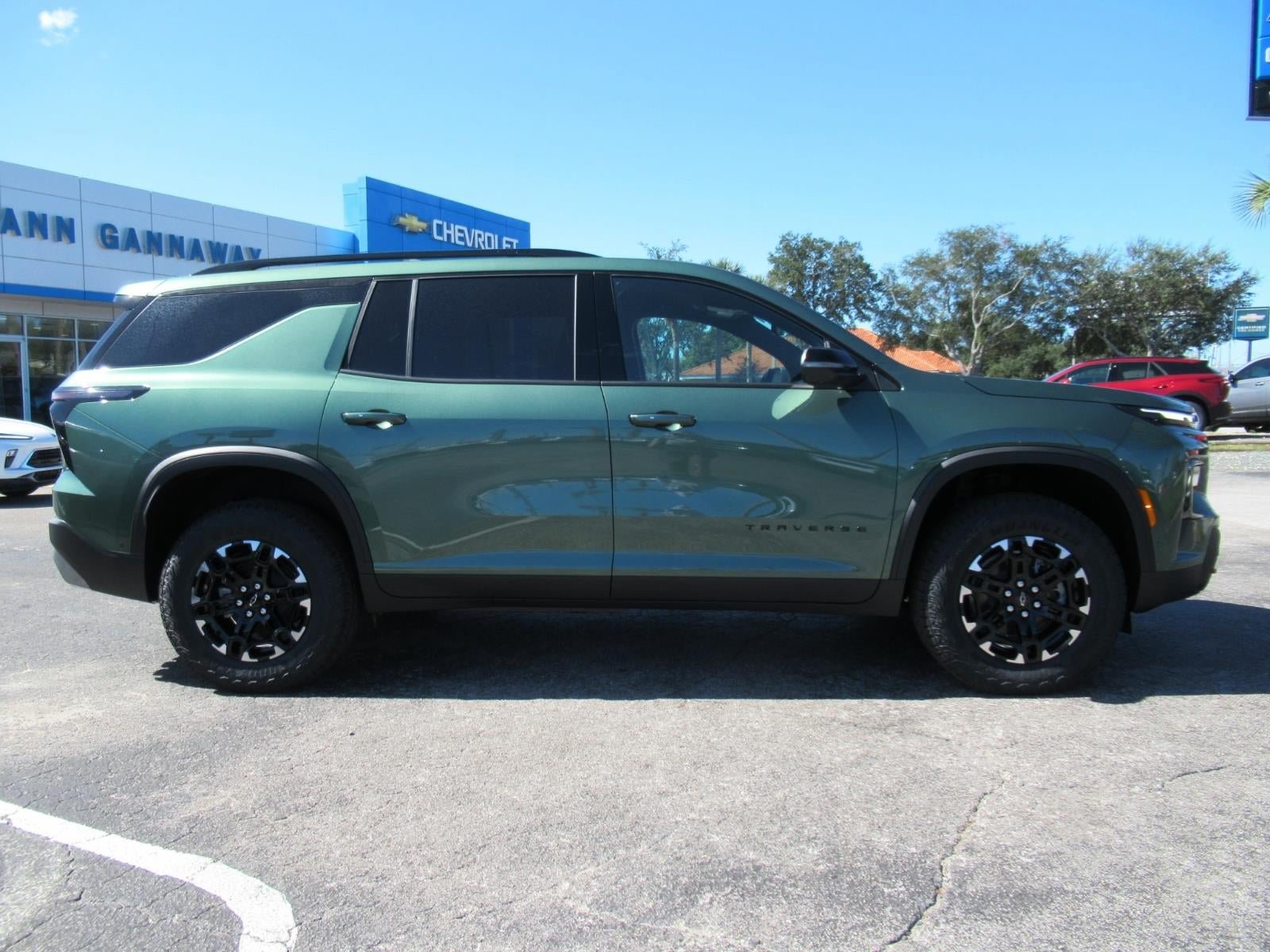 New 2027 Chevrolet Traverse Z71 w/ Enhanced Driving Package AWD/4WD image 4
