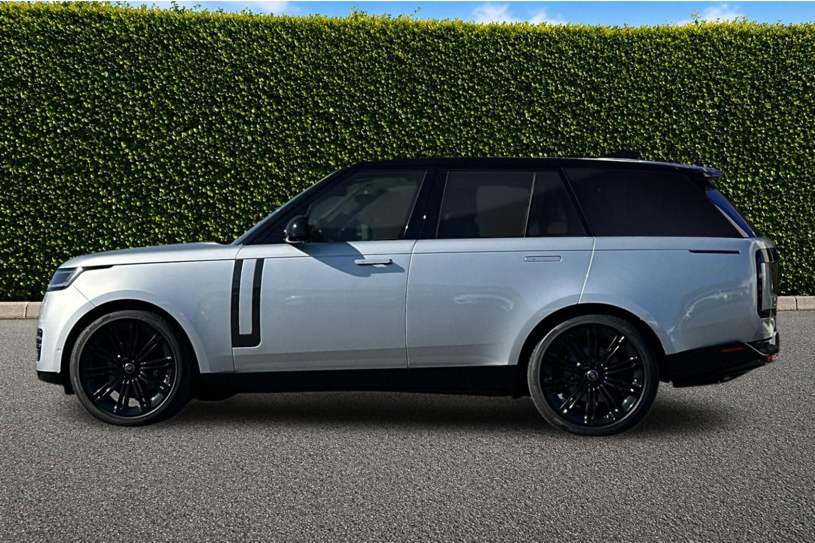 Used 2025 Land Rover Range Rover SE AWD/4WD image 7