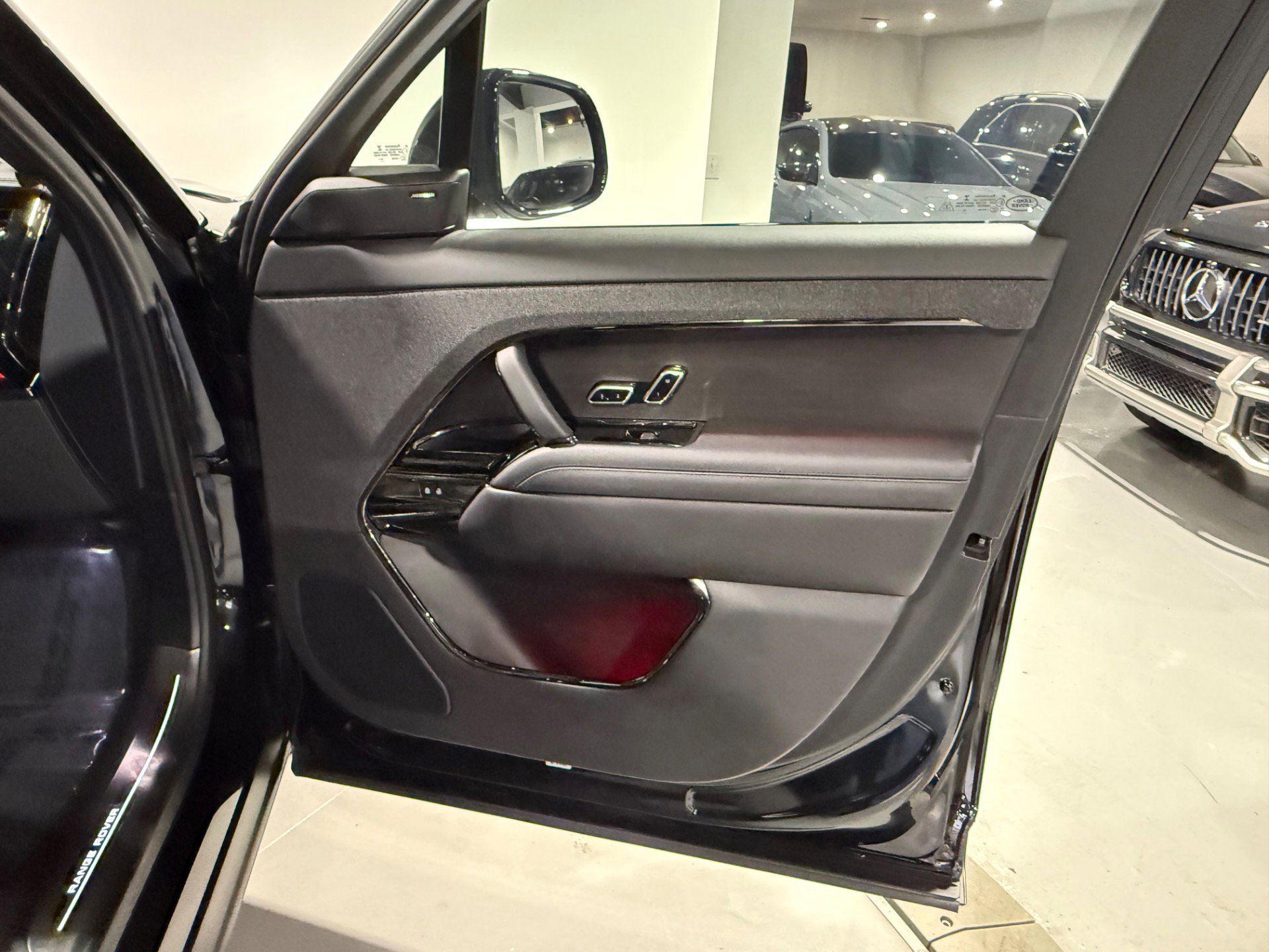 Used 2023 Land Rover Range Rover Sport SE image 42