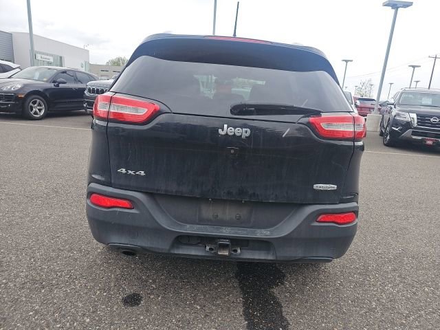 Used 2018 Jeep Cherokee Latitude Plus w/ Cold Weather Group AWD/4WD image 5