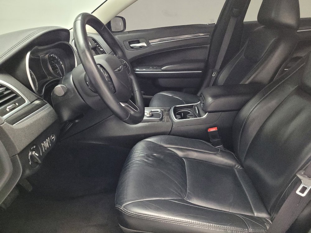 Used 2017 Chrysler 300 Limited image 17