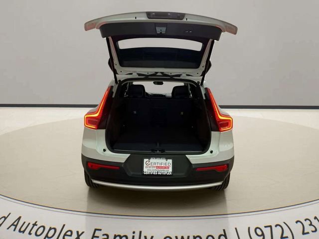 Used 2025 Volvo XC40 B5 Plus image 92