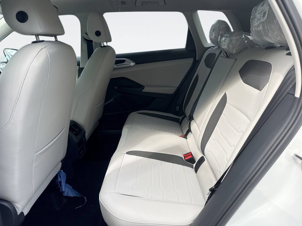 New 2026 Volkswagen Taos SE FWD image 25