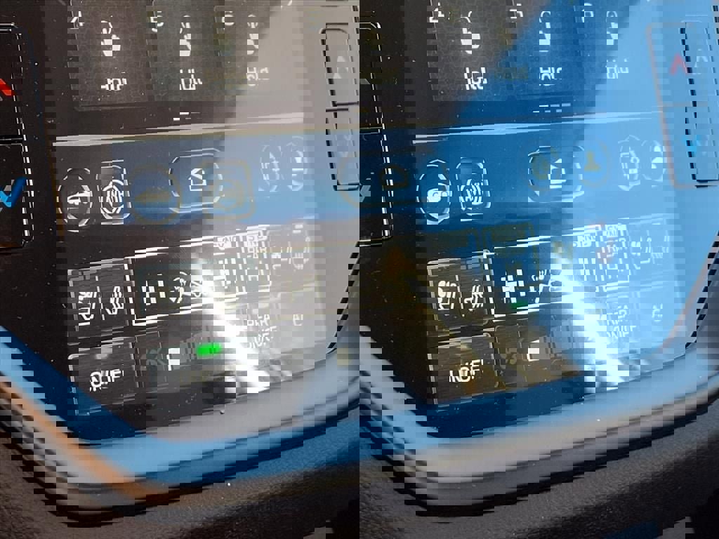 New 2025 Subaru Ascent Bronze Edition w/ Popular Package #2 image 8