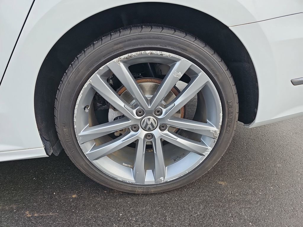 Used 2017 Volkswagen Passat 1.8T R-Line w/ R-Line Lighting Package image 29