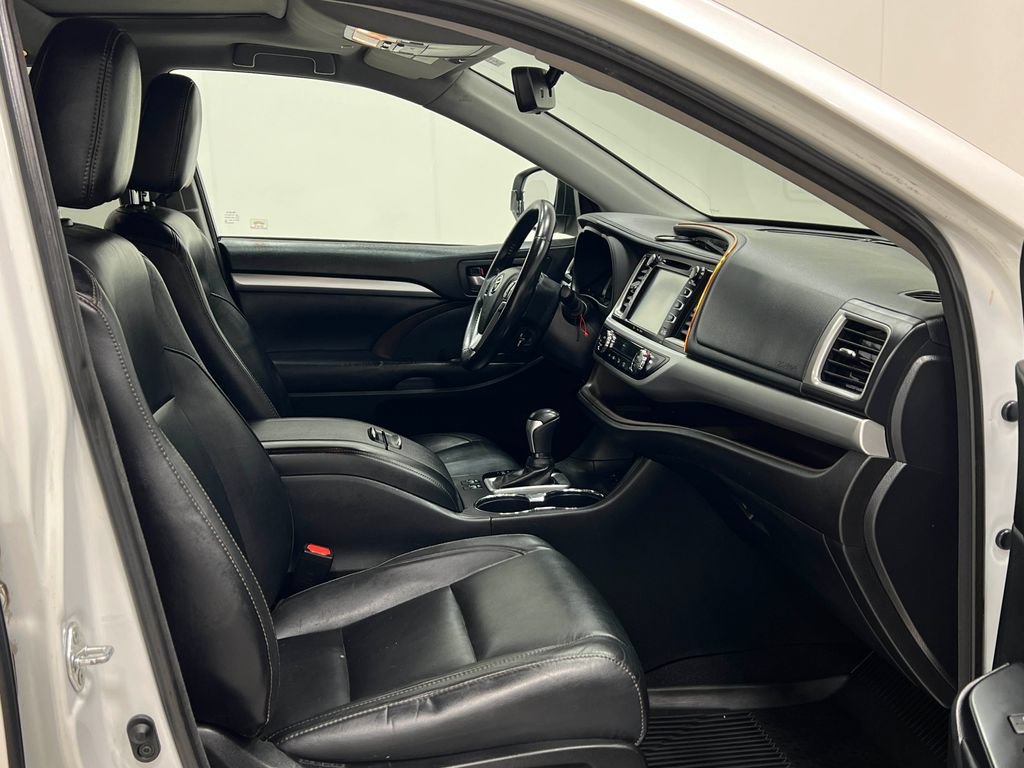 Used 2018 Toyota Highlander XLE AWD/4WD image 34