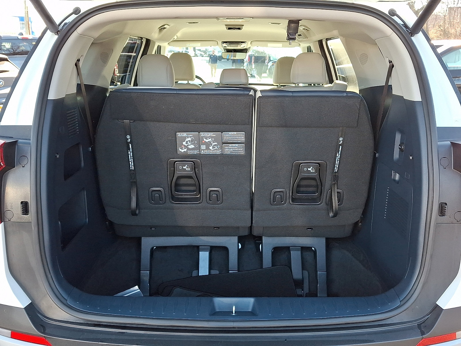 Certified 2025 Kia Carnival EX image 19