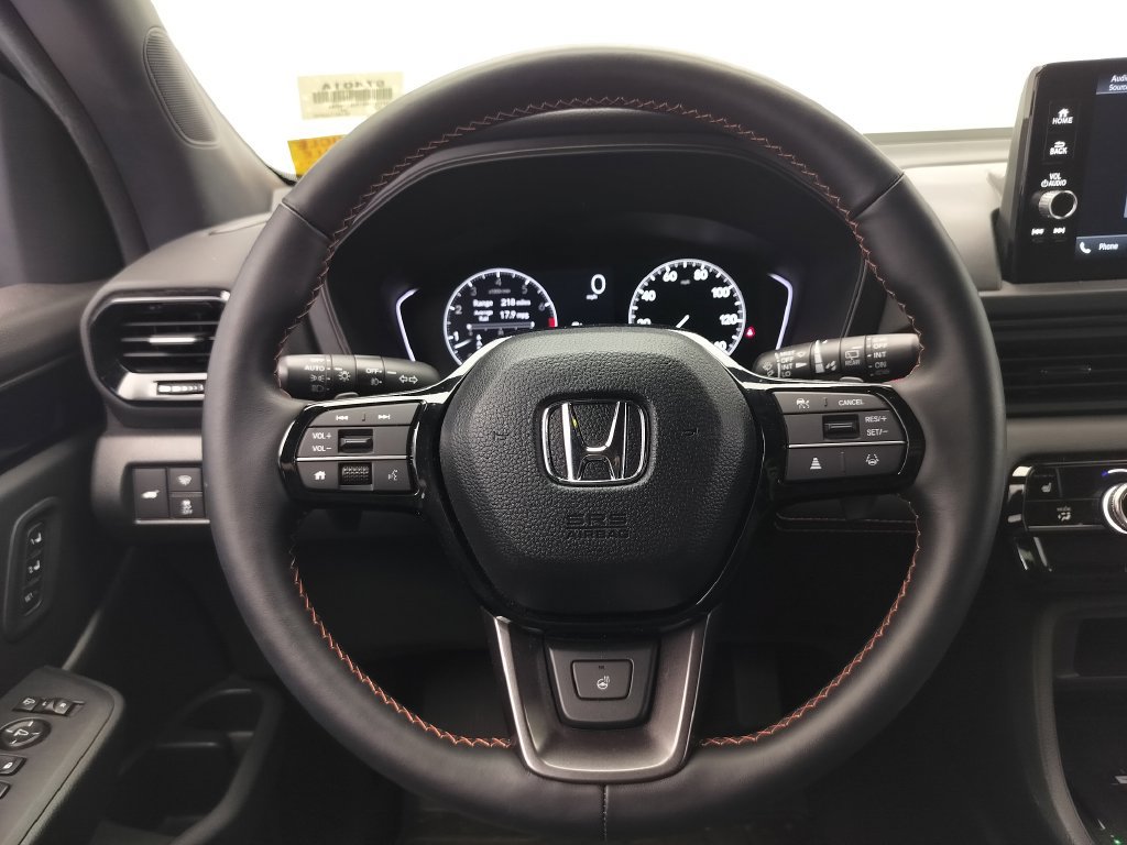 Used 2025 Honda Pilot TrailSport image 12