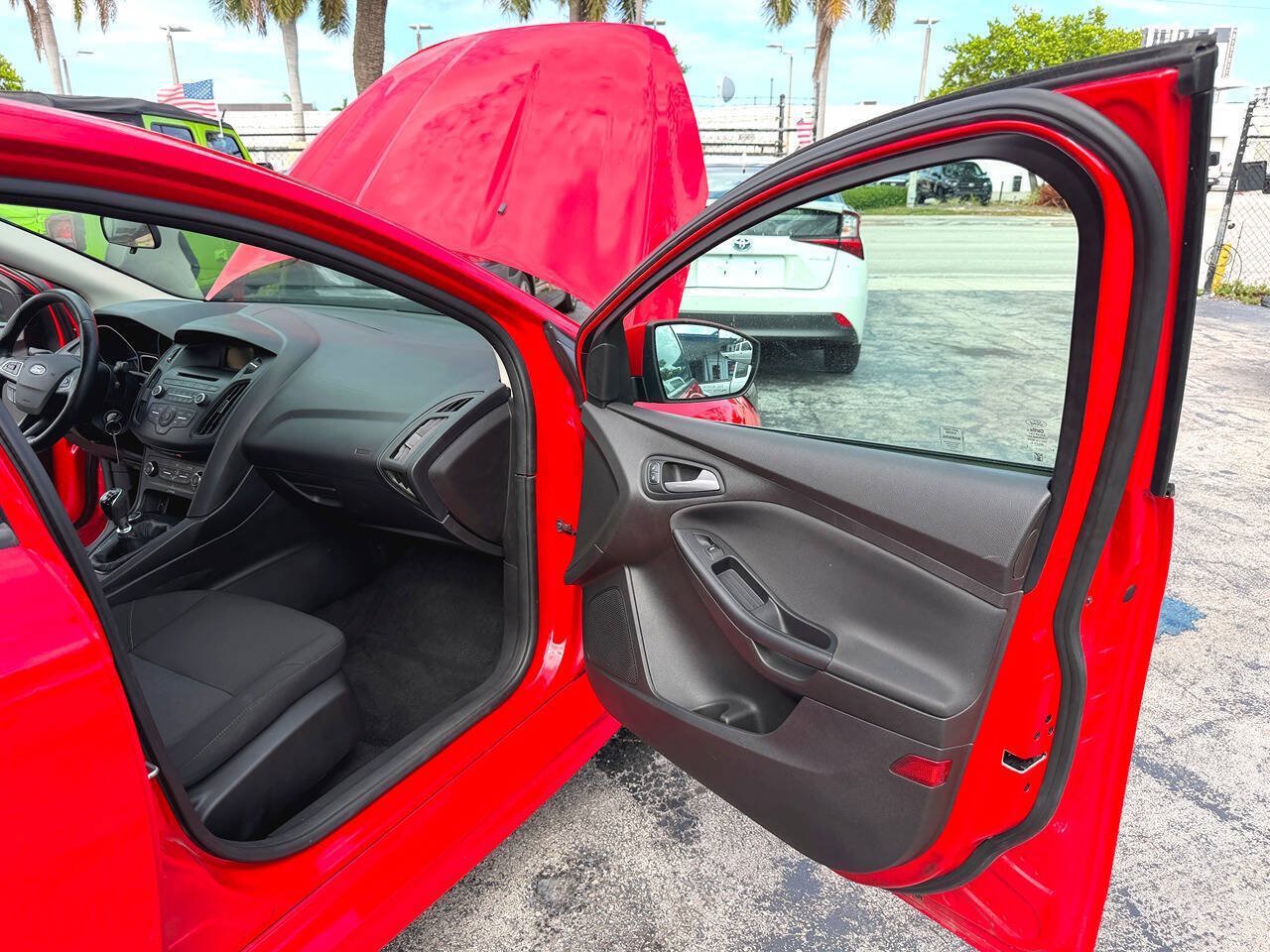 Used 2015 Ford Focus SE w/ SE Ecoboost Package FWD image 29