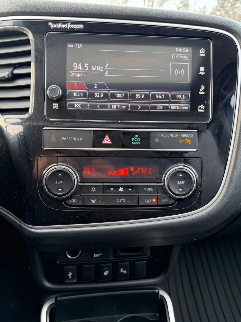 Used 2019 Mitsubishi Outlander SE image 24