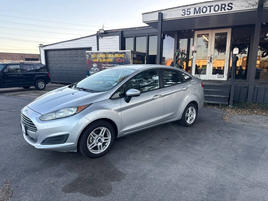 Used 2018 Ford Fiesta SE image 2