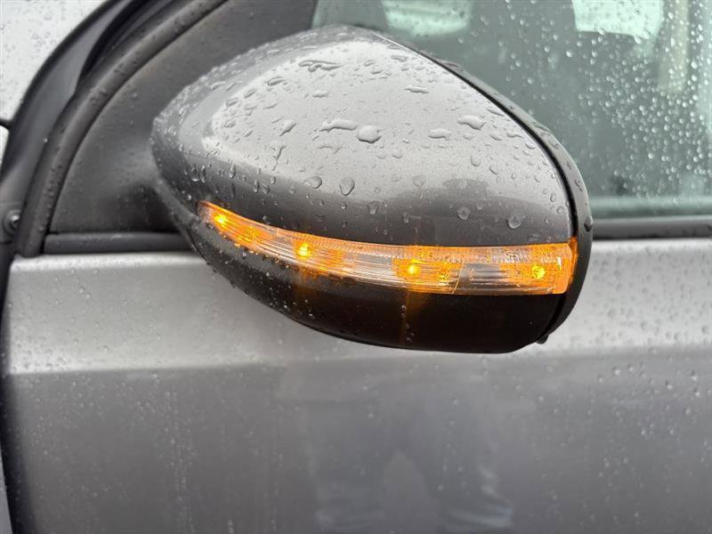 Used 2010 Volkswagen Golf 2-Door image 23