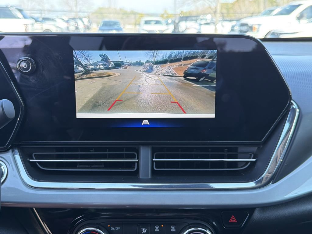 Used 2025 Chevrolet Trax LT image 29