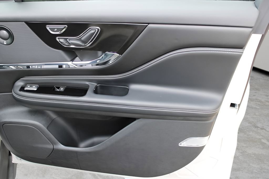 Used 2022 Lincoln Corsair Grand Touring w/ Elements Technology Bundle image 25