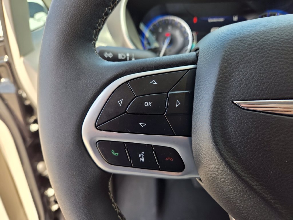 Used 2022 Chrysler Pacifica Touring-L AWD/4WD image 30