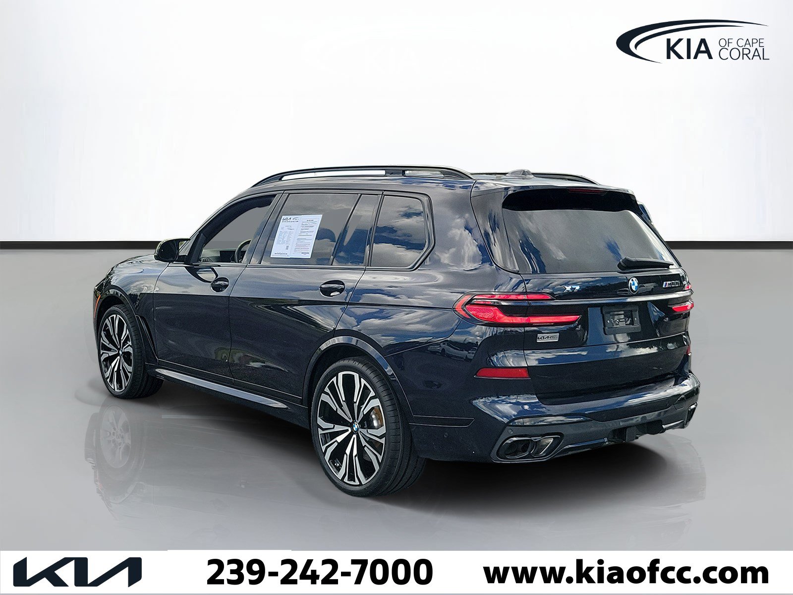 Used 2025 BMW X7 M60i AWD/4WD image 4