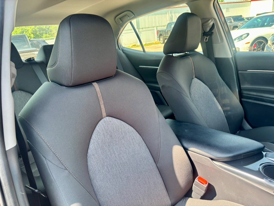 Used 2018 Toyota Camry LE FWD image 18