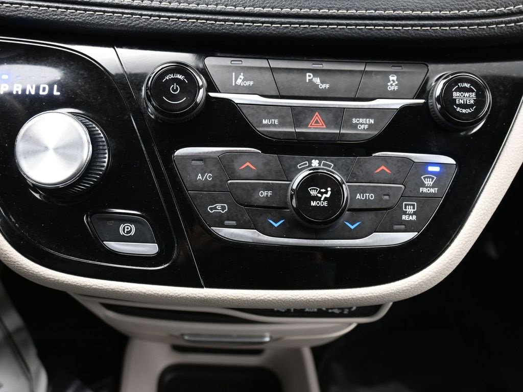 Certified 2024 Chrysler Pacifica Select image 23