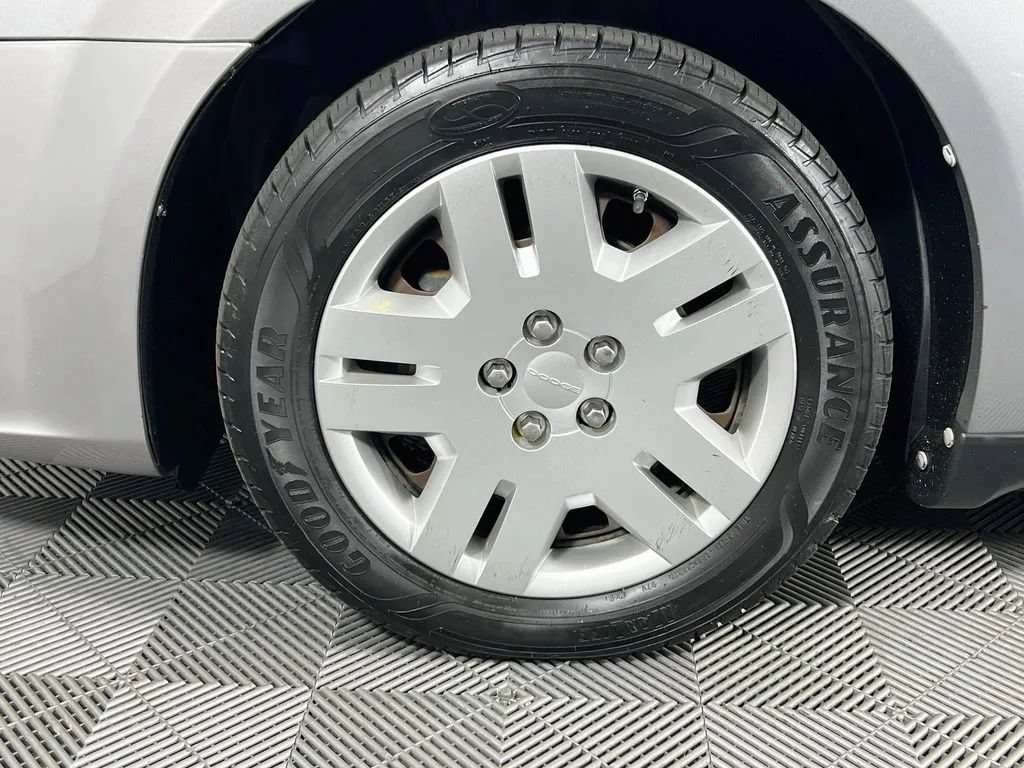 Used 2013 Dodge Avenger SE FWD image 27