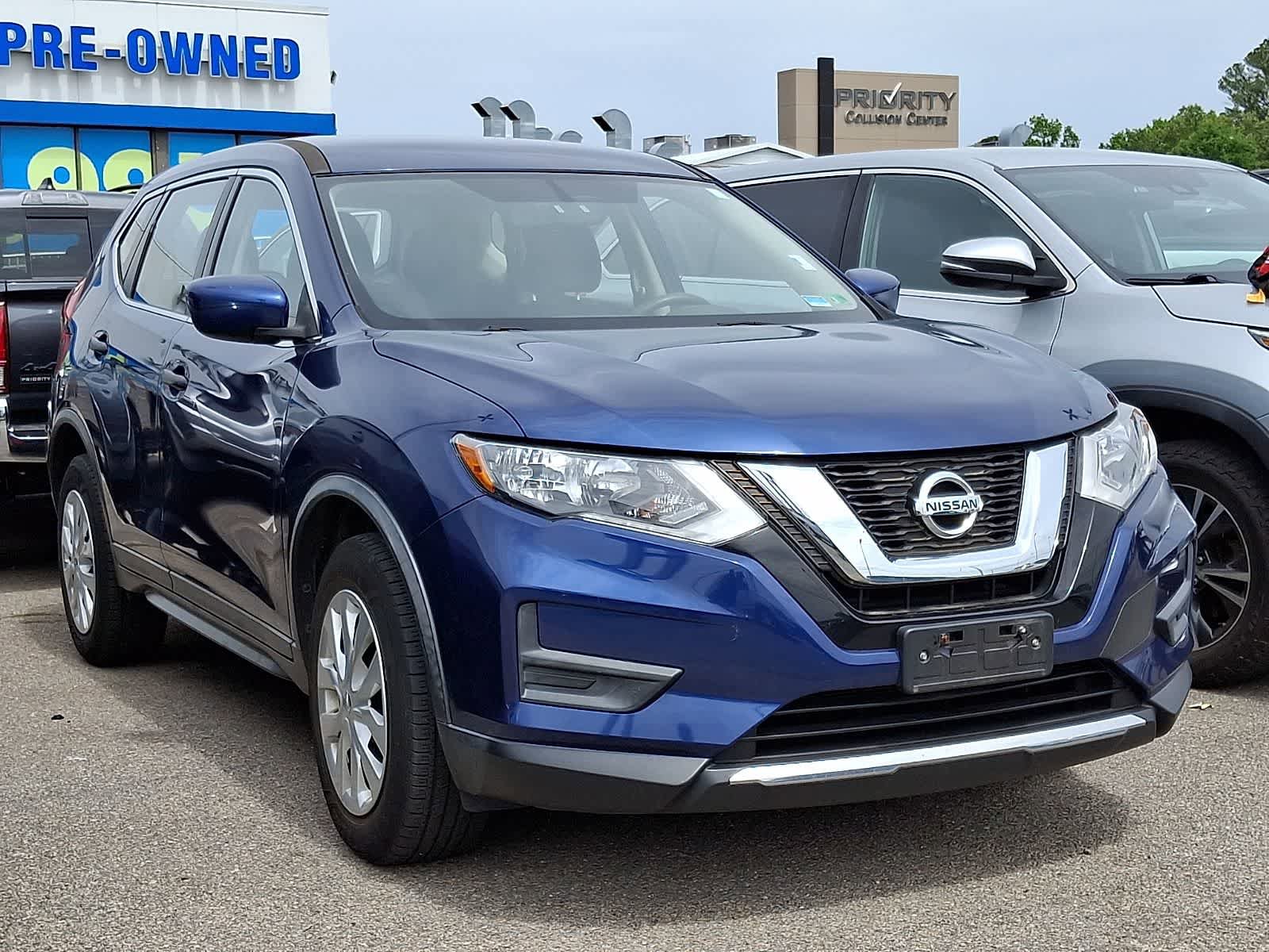 Used 2017 Nissan Rogue S AWD/4WD image 2