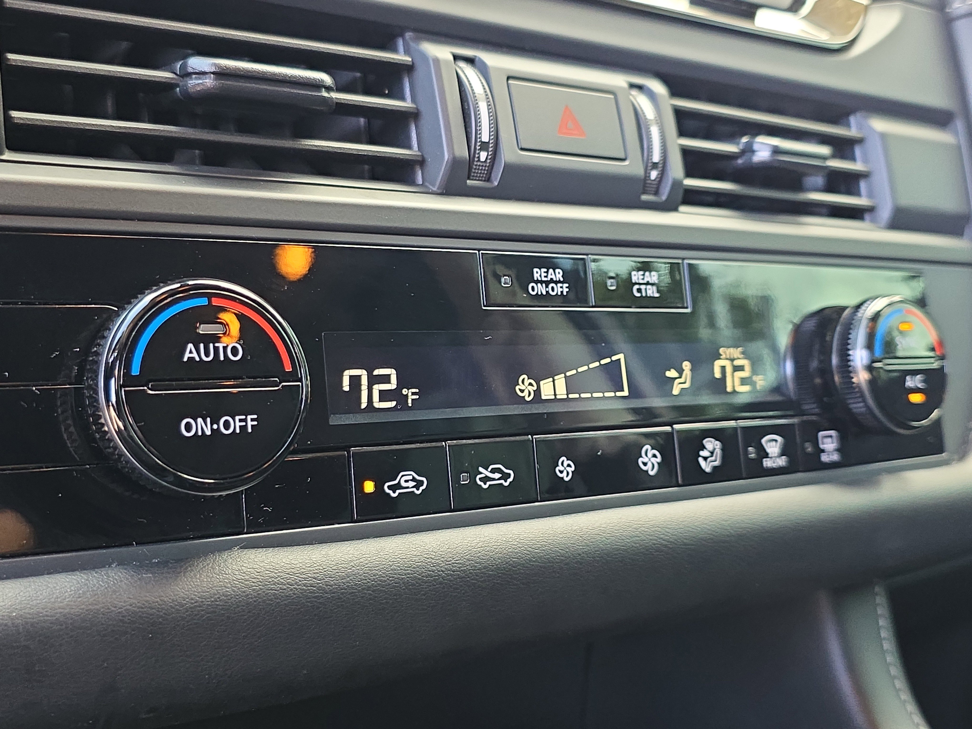 Used 2024 Nissan Pathfinder S image 28