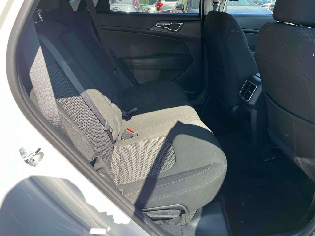 Used 2025 Kia Sportage LX image 10