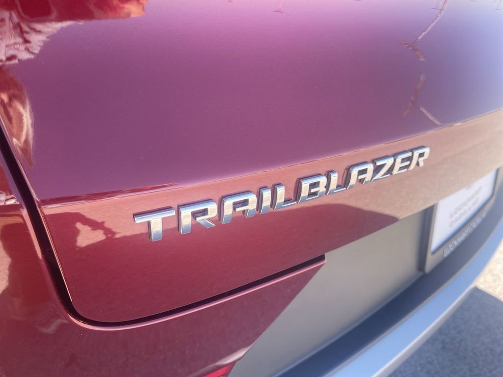 Used 2025 Chevrolet TrailBlazer LT FWD image 12