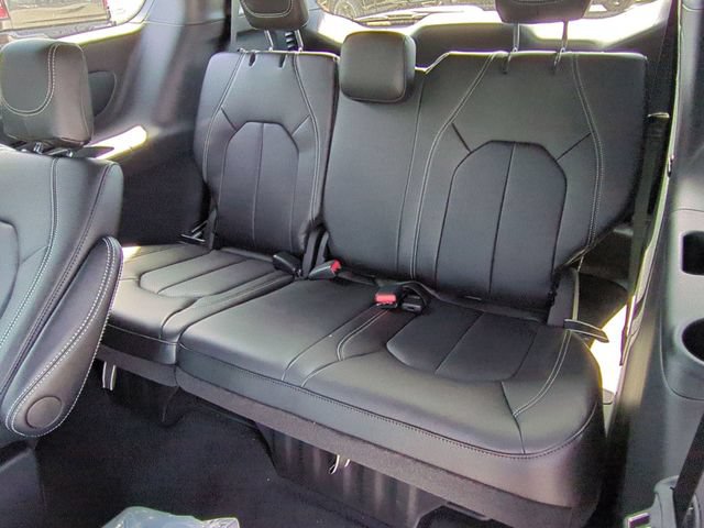 New 2026 Chrysler Pacifica Select FWD image 30