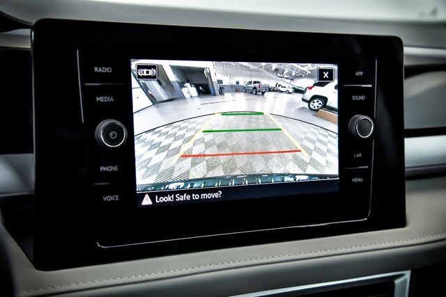 Certified 2025 Volkswagen Taos SE w/ Panoramic Sunroof Package image 13