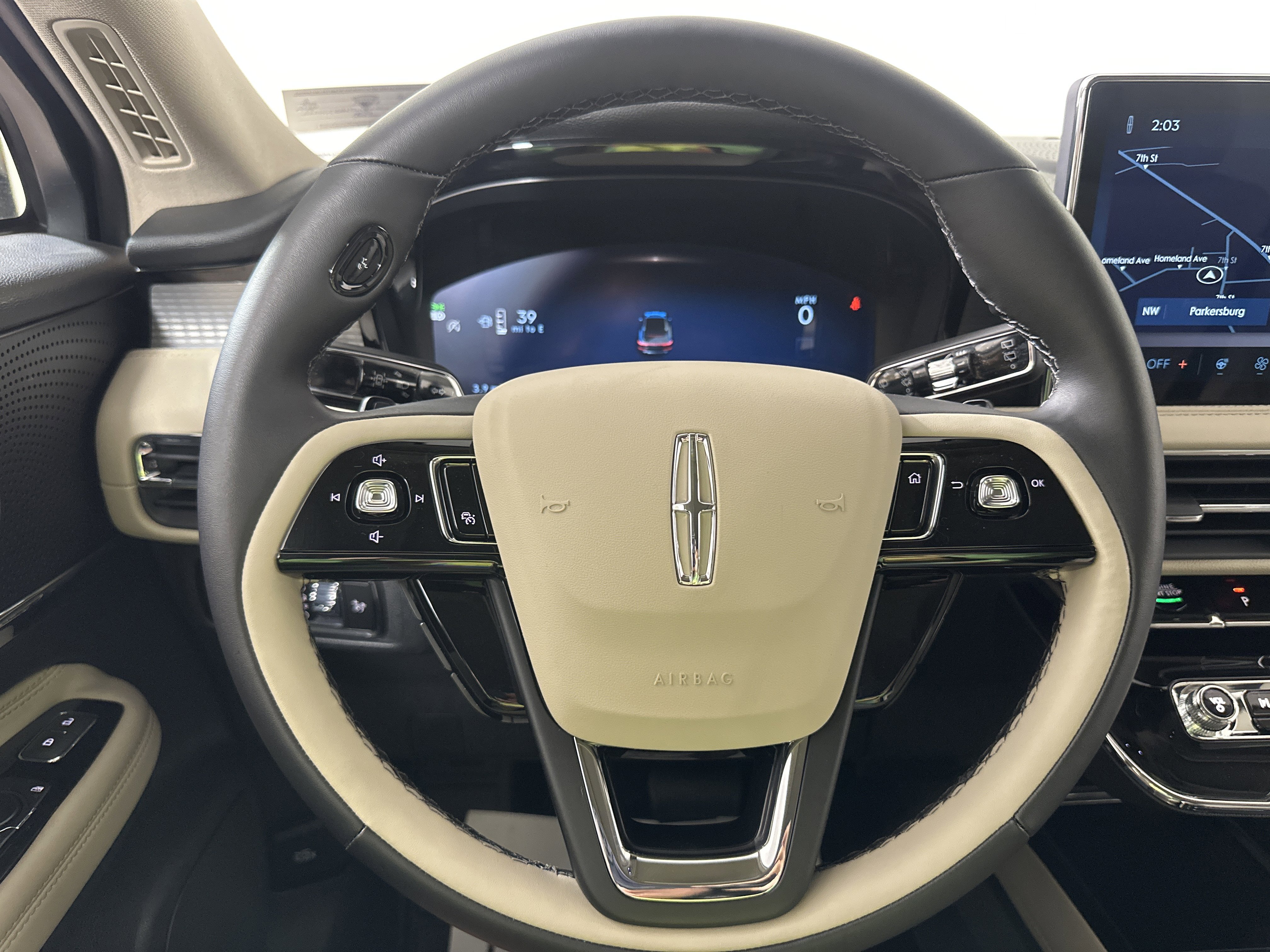 New 2026 Lincoln Corsair Premiere image 11