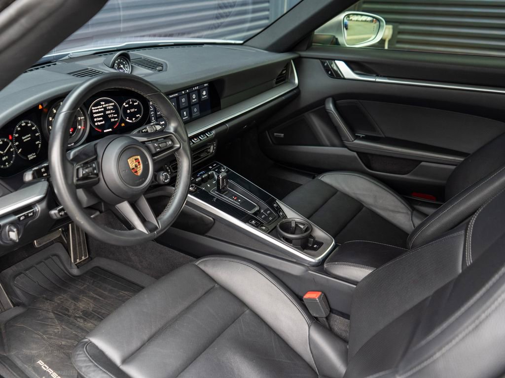 Used 2020 Porsche 911 Carrera RWD image 5
