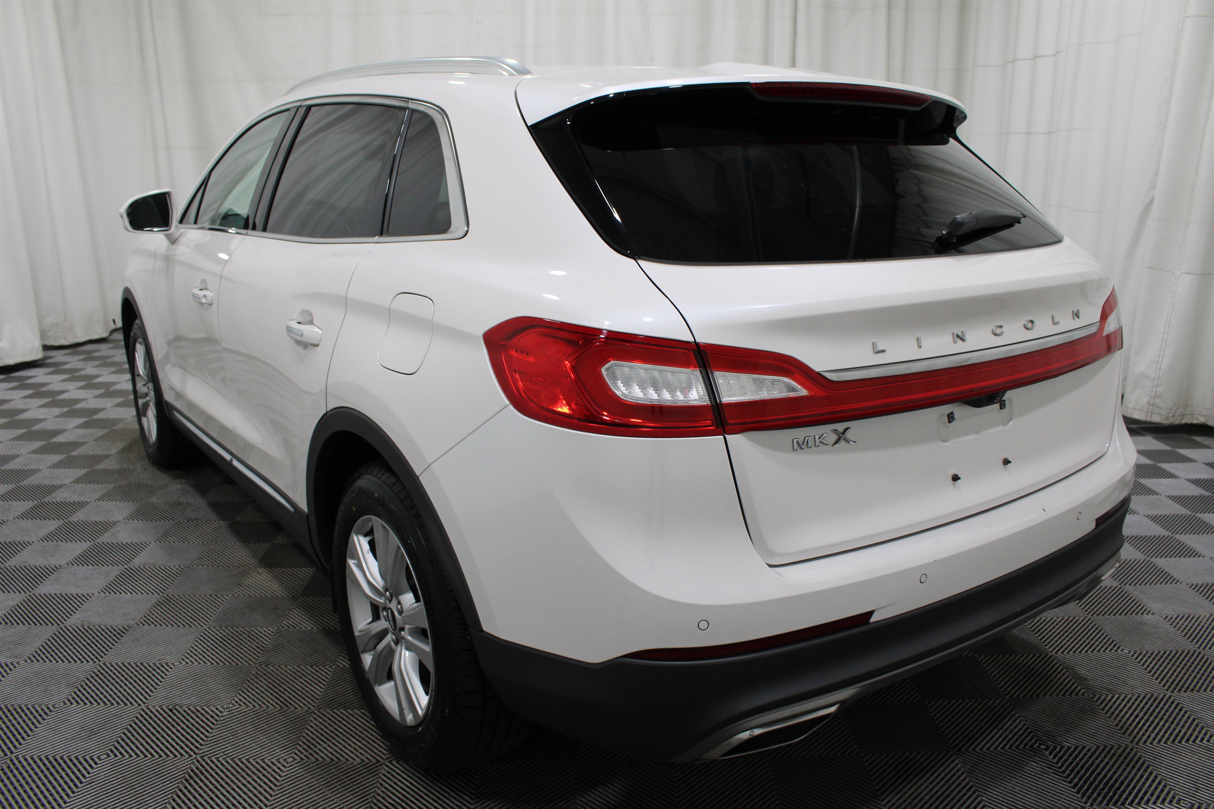 Used 2017 Lincoln MKX Select w/ Select Plus Package image 34