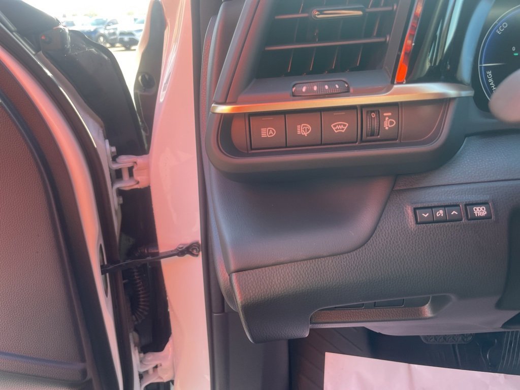 New 2025 Toyota Crown Signia image 17