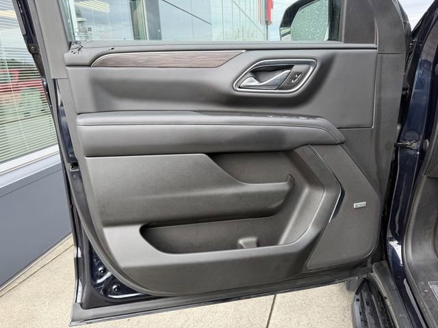 Used 2022 Chevrolet Suburban LT w/ LT Signature Package AWD/4WD image 11
