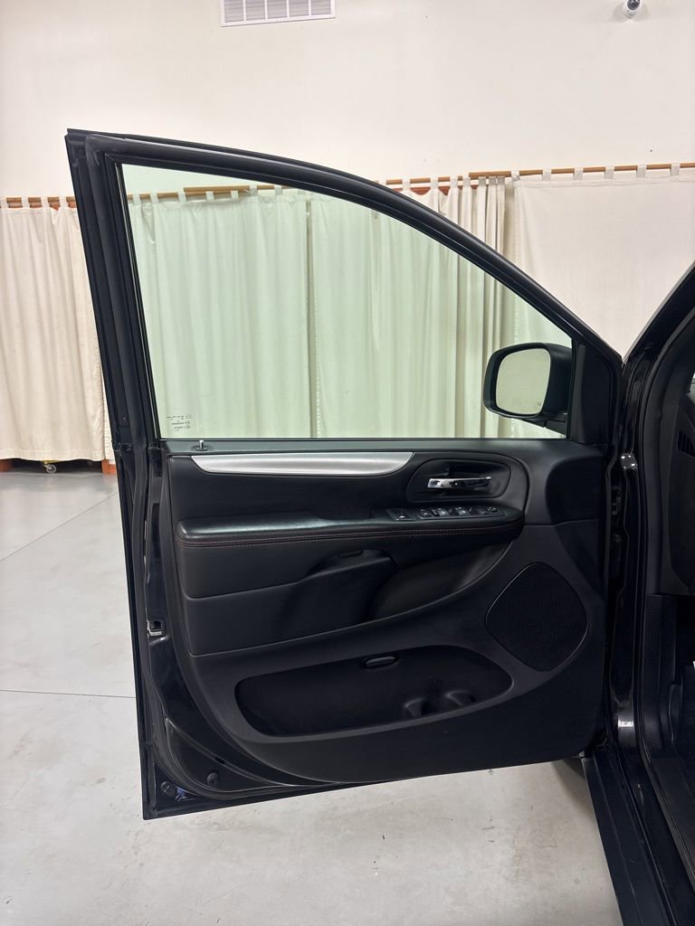 Used 2019 Dodge Grand Caravan GT FWD image 18