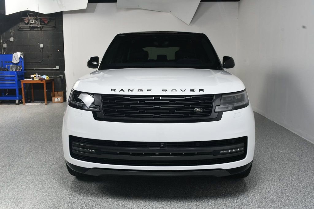 Used 2023 Land Rover Range Rover SE image 12