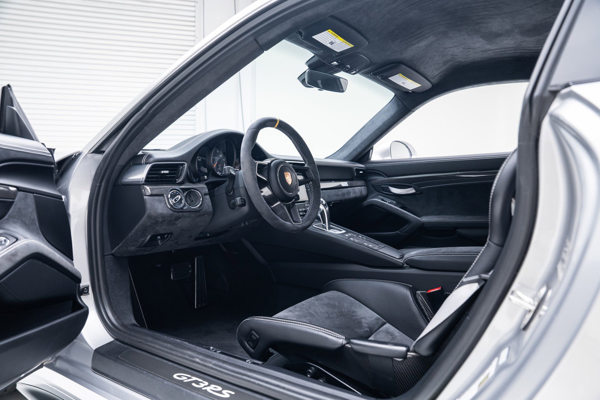 Used 2019 Porsche 911 GT3 RS image 2