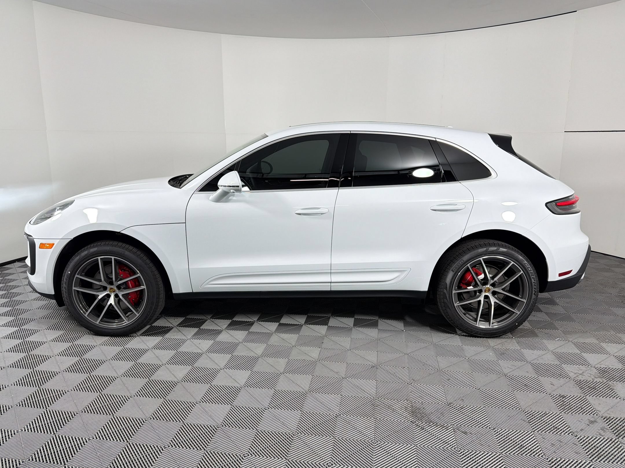 Used 2026 Porsche Macan S AWD/4WD image 2