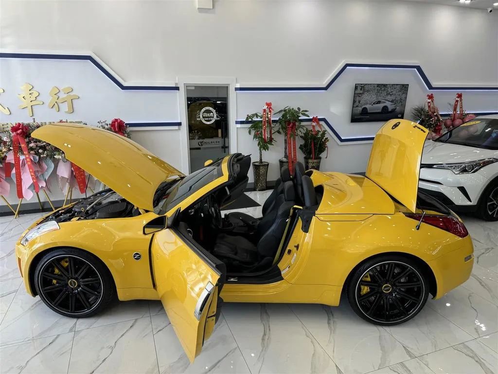 Used 2005 Nissan 350Z Touring image 39