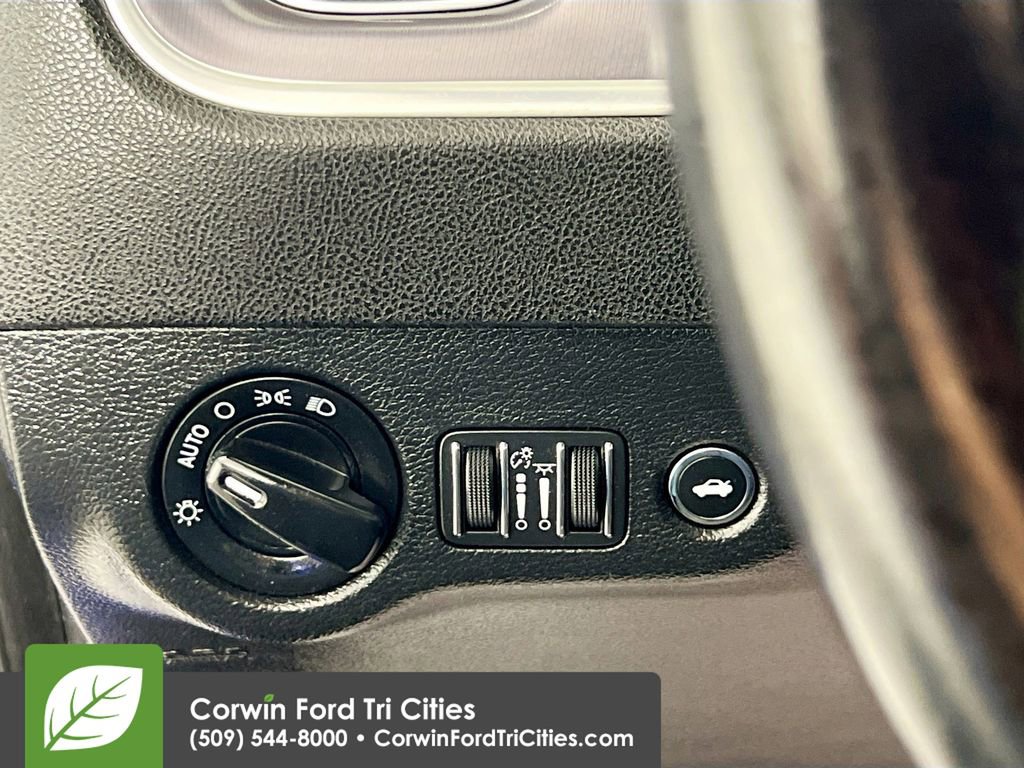 Used 2020 Dodge Charger SXT image 18