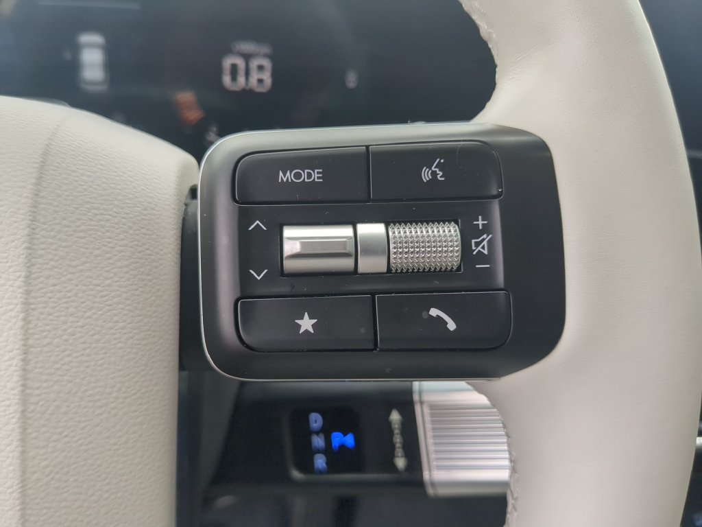 Used 2025 Hyundai Santa Fe SEL FWD image 26