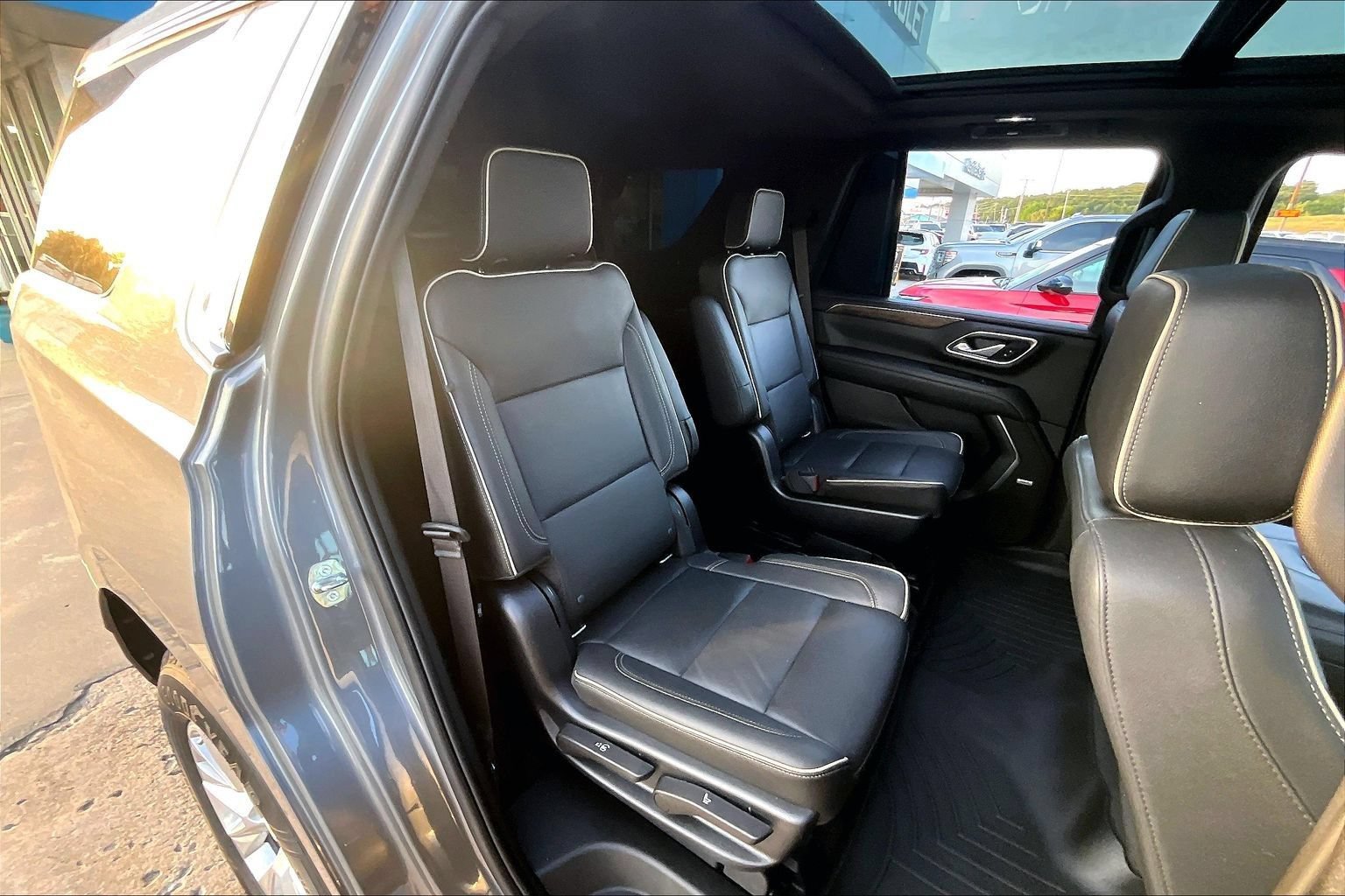 Used 2021 Chevrolet Tahoe Premier AWD/4WD image 29